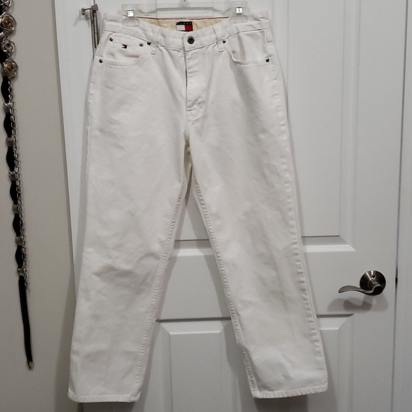 Tommy Hilfiger relaxed fit, white denim jean 32x30 - Picture 6 of 8